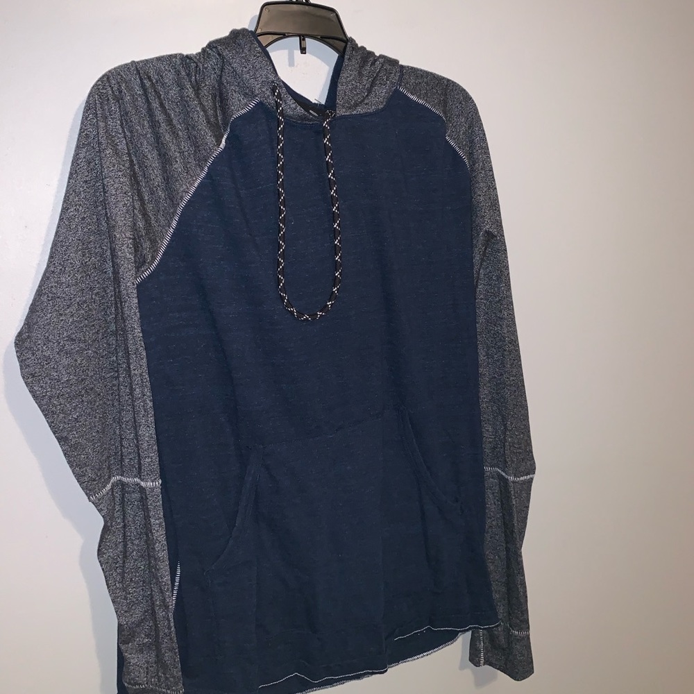 Men’s lightweight hooded long sleeve t-shirt
